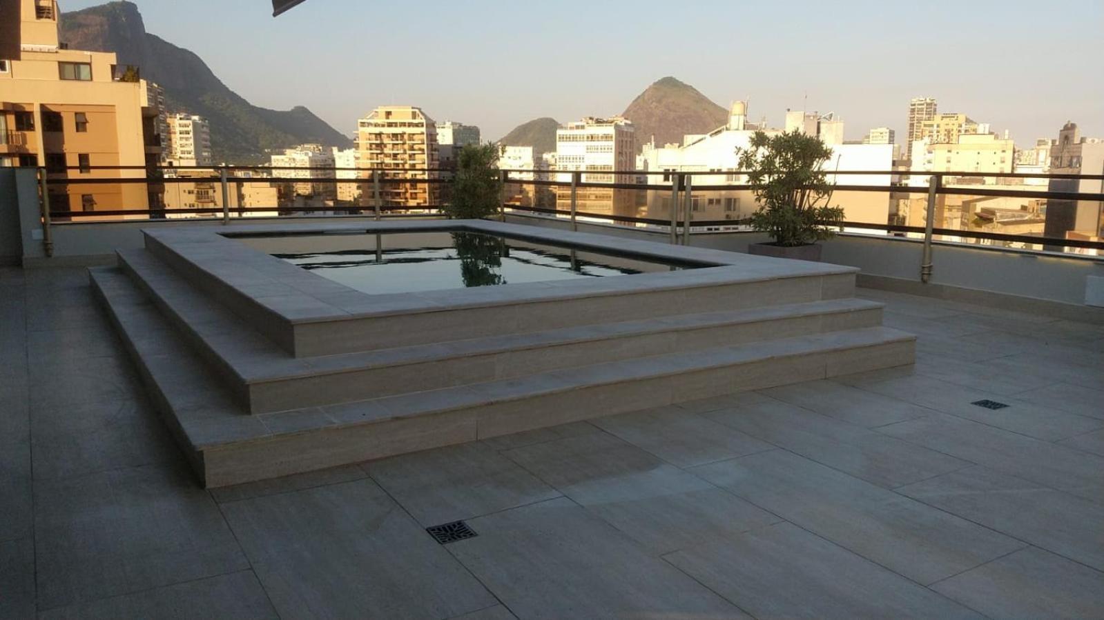 Leblon Inn: Beachside Flat with Daily Housekeeping and Gym - Rio de Janeiro — Photos 1